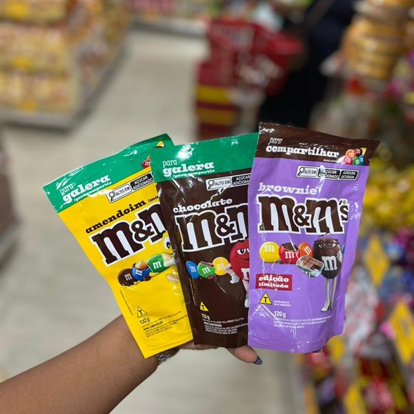 Pacotes de confeitos M&M's